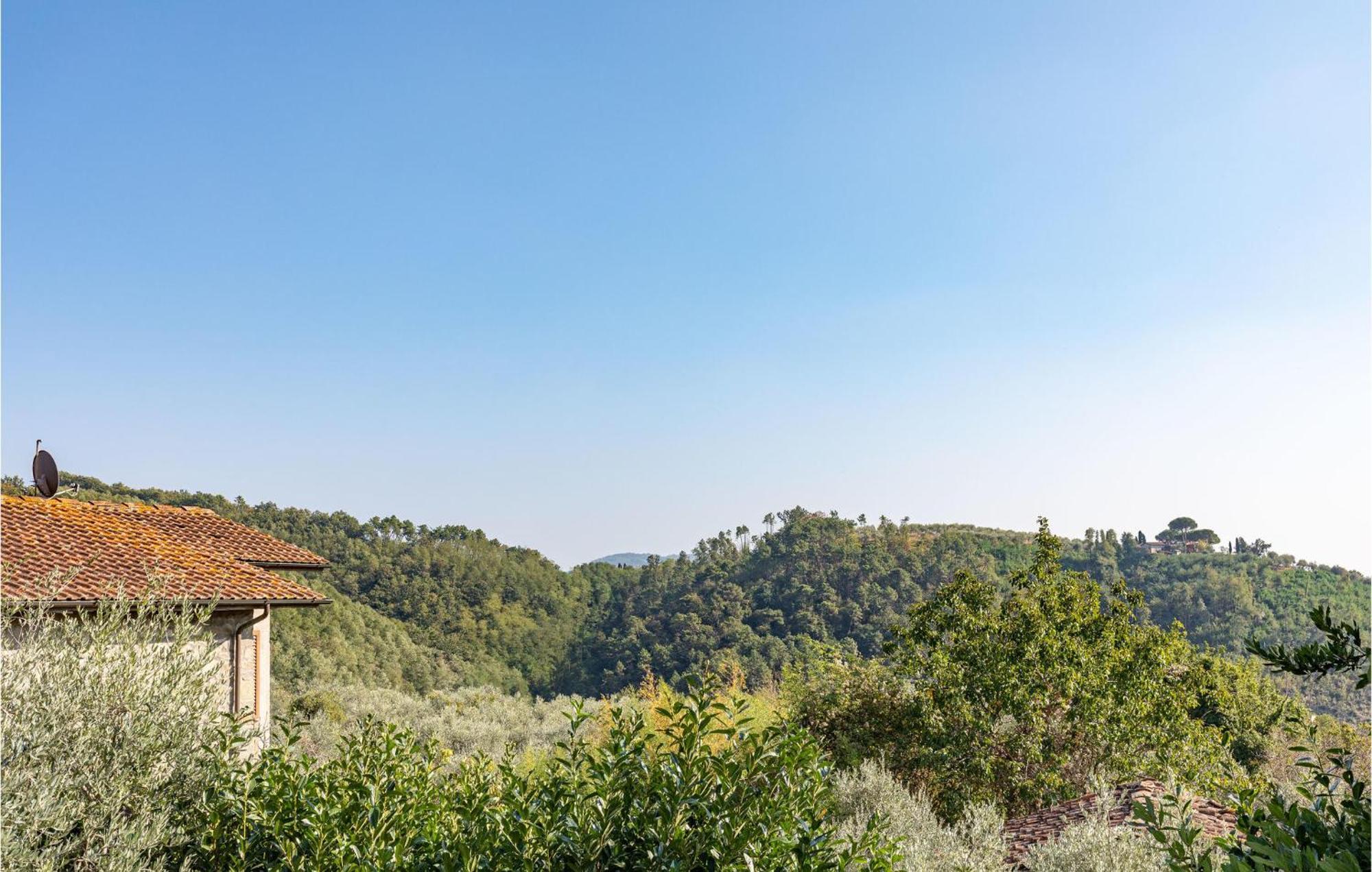 Awesome Home In Marliana With Kitchenette Exterior foto