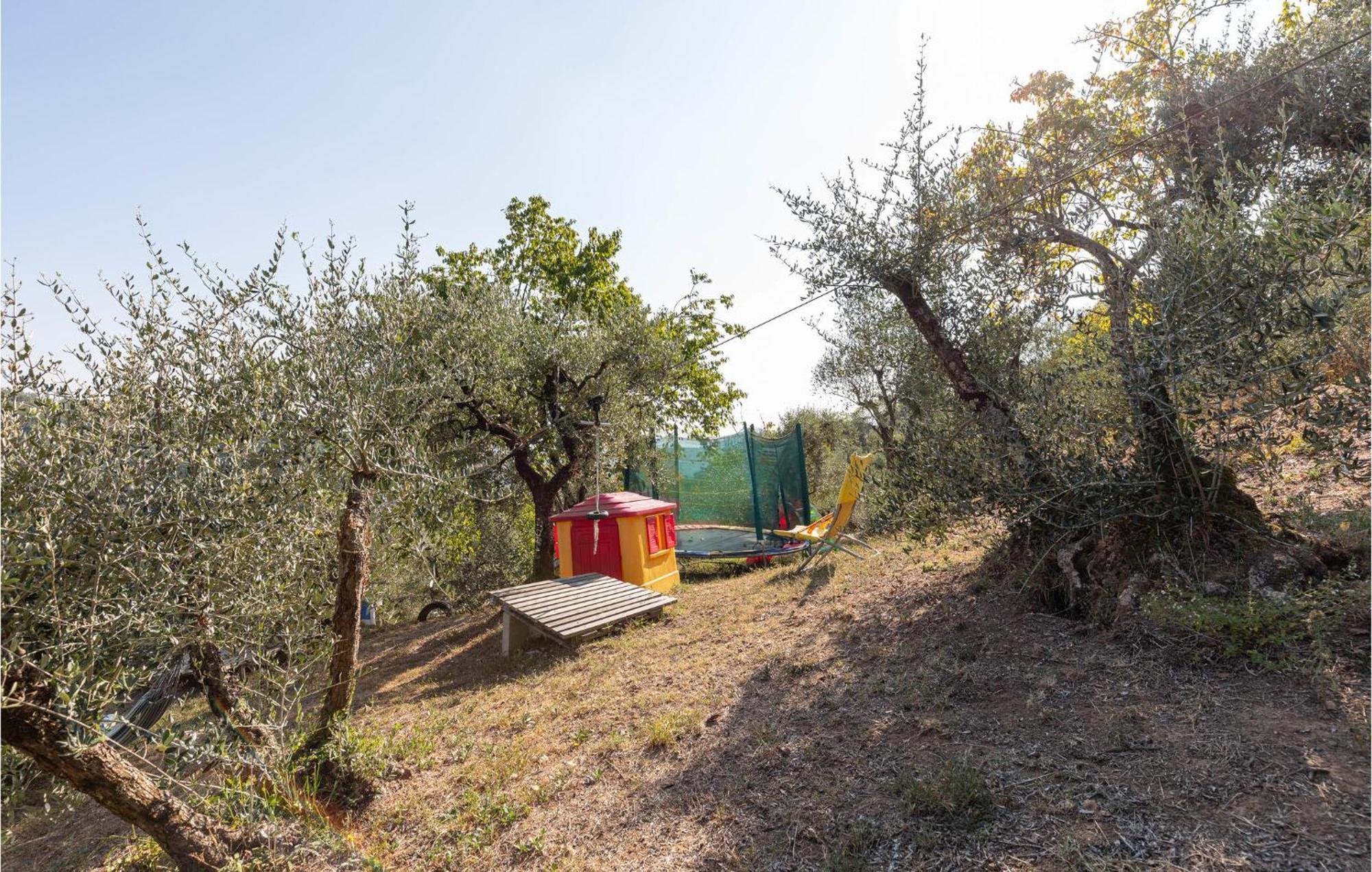 Awesome Home In Marliana With Kitchenette Exterior foto