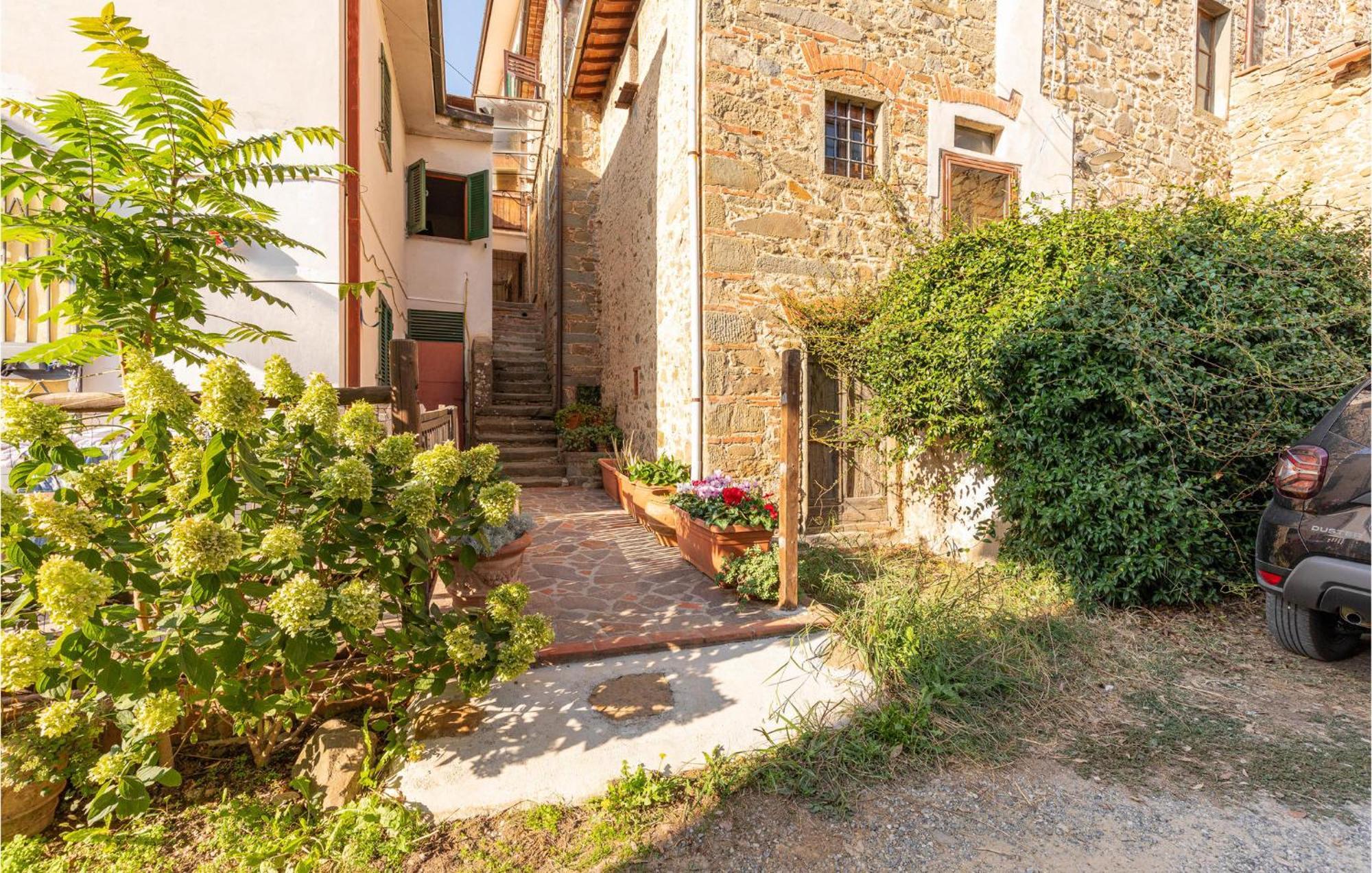 Awesome Home In Marliana With Kitchenette Exterior foto